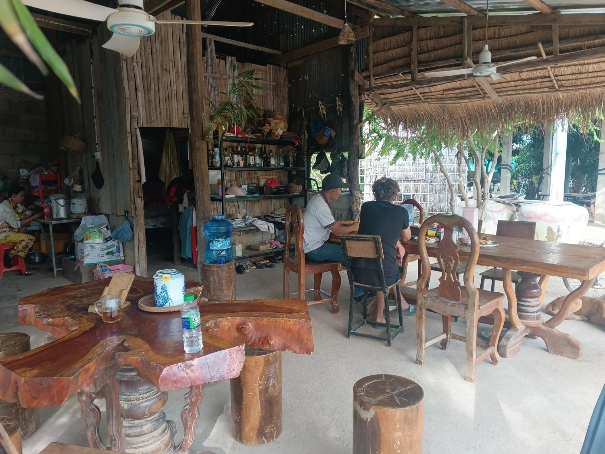 Family Batcave Homestay Battambang Zewnętrze zdjęcie